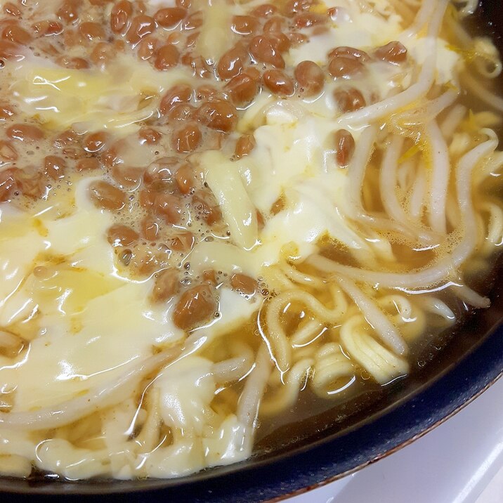 ピリ辛袋麺アレンジ！納豆＆チーズinラーメン♪